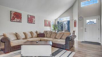 House (4 Bedrooms) | Interior