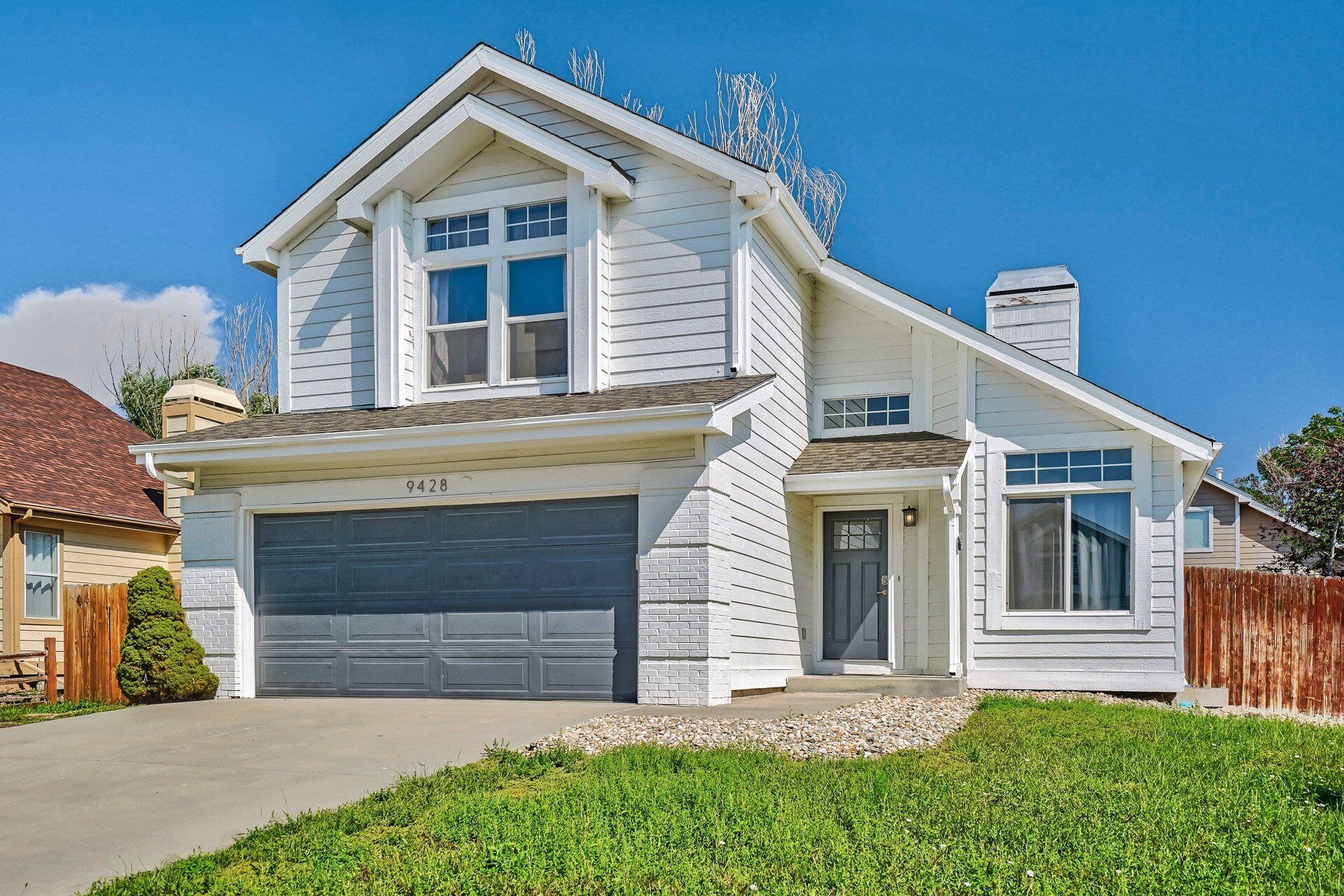 Rumah (4 Bedrooms) | Bagian depan properti