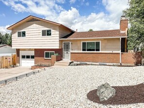 House (3 Bedrooms) | Interior - 1422 Holmes (Colorado Springs)