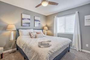 Interior - Hot Tub Retreat Near Fort Carson (Colorado Springs)