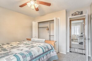 Interior - One Level Home Near Downtown Hot Tub (Colorado Springs)