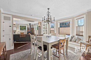 單棟房屋 (5 Bedrooms) | 內部