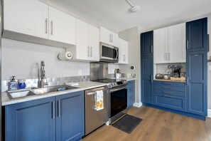 Interior - Downtown Getaway With Balcony King Beds (Colorado Springs)