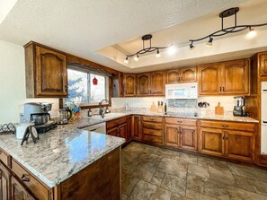Interior - Sunset Mesa Hideaway With Hot Tub (Colorado Springs)