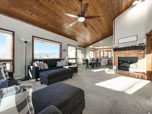 Interior - Sunset Mesa Hideaway With Hot Tub (Colorado Springs)