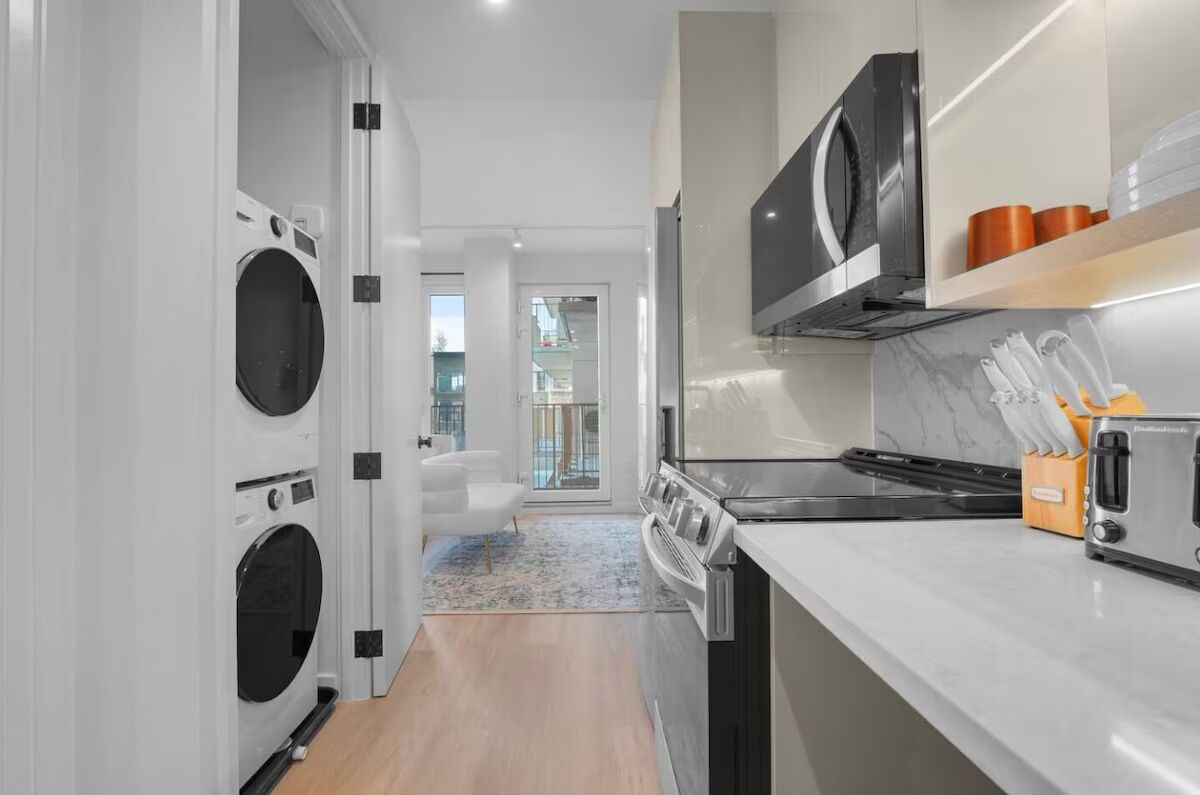 Comfort Studio, 1 Queen Bed, Non Smoking | Laundry