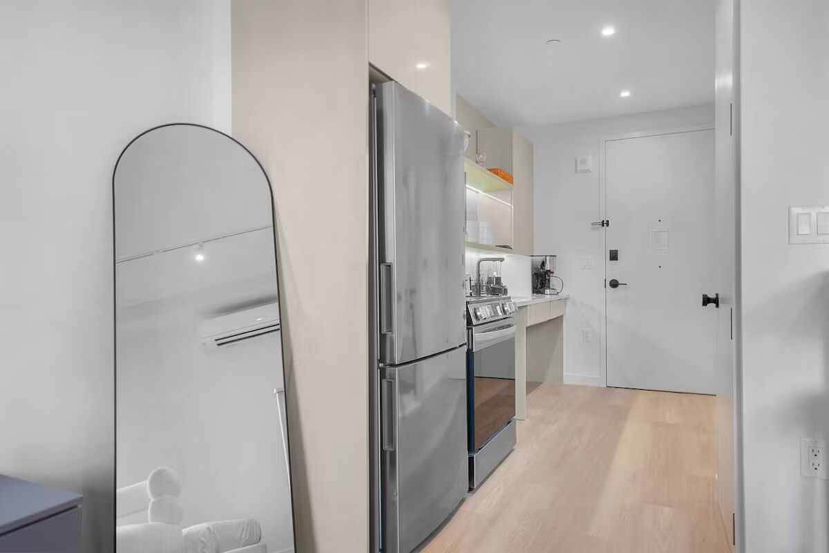 Comfort Studio, 1 Queen Bed, Non Smoking | Private kitchen | Full-sized fridge, microwave, oven, stovetop