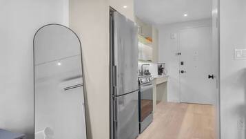 Comfort Studio, 1 Queen Bed, Non Smoking | Private kitchen | Full-sized fridge, microwave, oven, stovetop