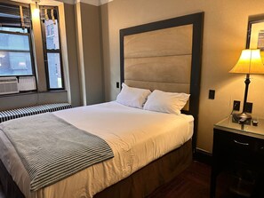 Room - Chic Brooklyn Stay Steps to G Train  (brooklyn)