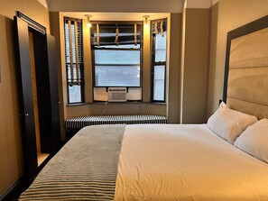 Room - Chic Brooklyn Stay Steps to G Train  (brooklyn)