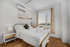Blackout curtains, iron/ironing board, free WiFi, bed sheets - Chic Brooklyn Stay Steps to G Train  (Brooklyn)