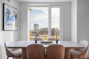 In-room dining - Chic Brooklyn Stay Steps to G Train  (Brooklyn)