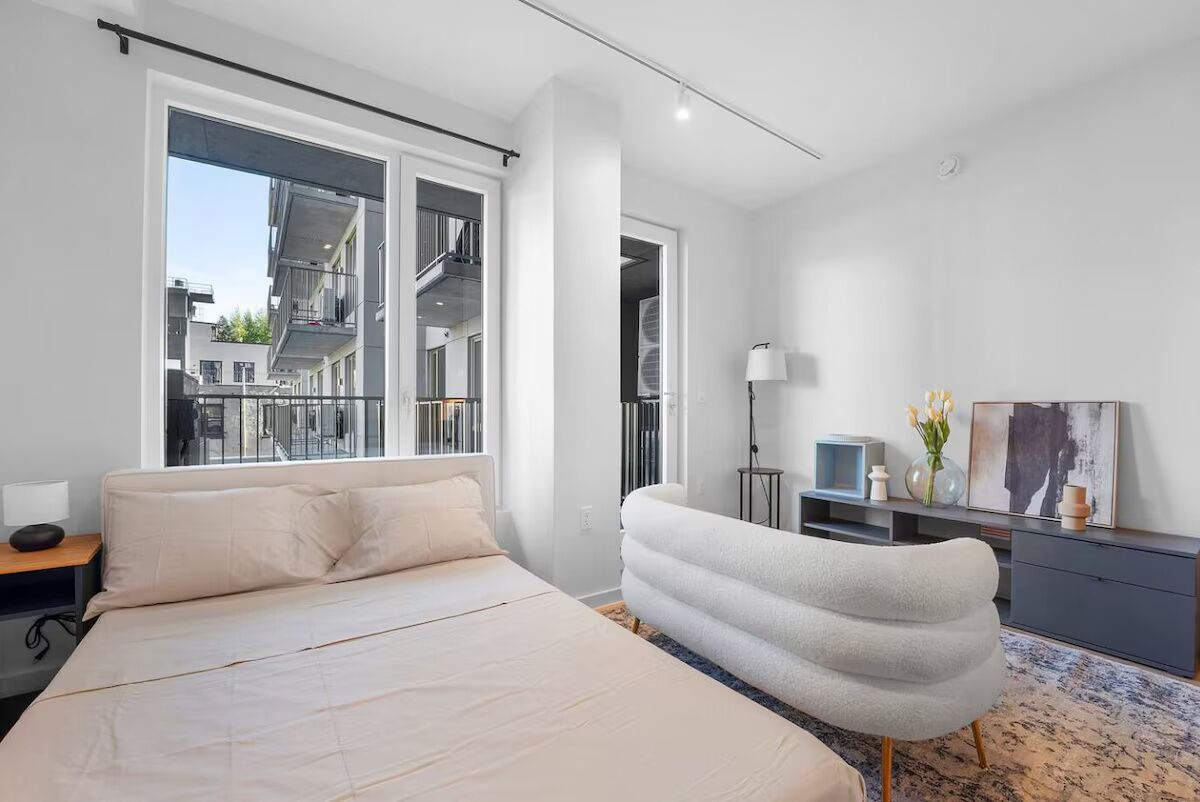 คอมฟอร์ทสตูดิโอ, เตียงควีนไซส์ 1 เตียง, ปลอดบุหรี่ | บริเวณนั่งเล่น