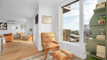 Premium Penthouse, 3 Bedrooms, Balcony | Living area