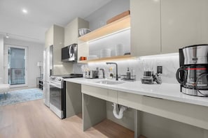 Comfort-studiolejlighed - 1 queensize-seng - ikke-ryger | Privat køkken | Køleskab/fryser i fuld størrelse, mikrobølgeovn, ovn, kogeplade