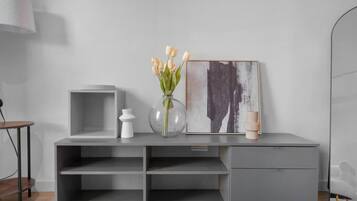 Comfort Studio, 1 Queen Bed, Non Smoking | Living area