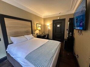 Room - Chic Brooklyn Stay Steps to G Train  (brooklyn)