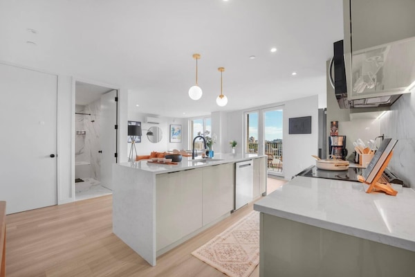 Premium-Penthouse, 3 Schlafzimmer, Balkon | Eigene Küche | Großer Kühlschrank, Mikrowelle, Ofen, Herdplatte