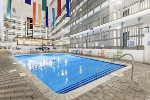 Piscina coperta, piscina all'aperto