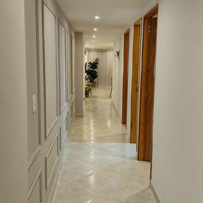 Interior - Your comfortable, elegant, and centrally located space with balcony 401 (Medellín)