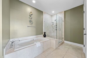 Towels - The Wharf 717 | Waterfront (Orange Beach)