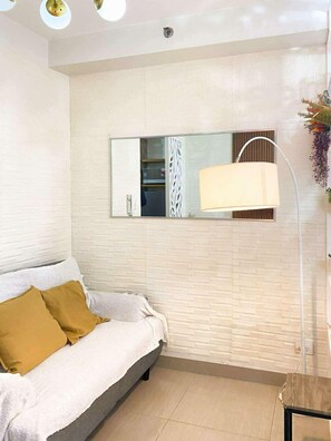 TV - Warm Retreat with Balcony at Shore 2 Residences (Pasay City)