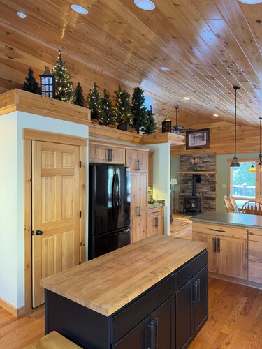 In Town Waterfront Adirondack Retreat on Moose River A/C & Whole-House Generator