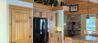 In Town Waterfront Adirondack Retreat on Moose River A/C & Whole-House Generator