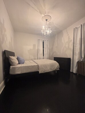 Room - Large Apartment-Near NYC (Kearny)