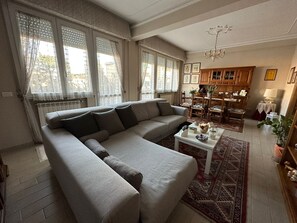 Smart TV - Casa Alessia, a few steps from the historic center (Lucca)