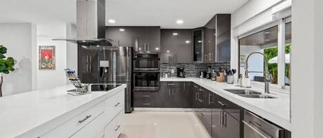 Deluxe Room | Private kitchen