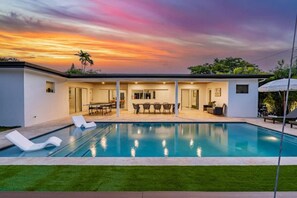 Pool - Villa Bonita Tropical Paradise Pool (Hollywood)