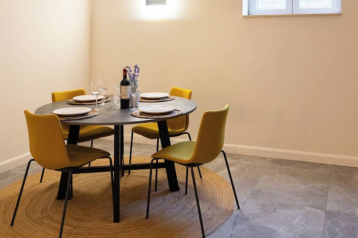 Basic Apartment | Living area