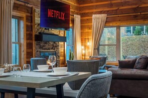 Dining - Newly Renovated! Fresh Design, Pool, Hot Tub, Fishing! (Sevierville)