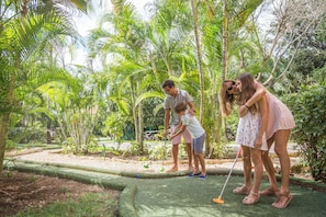 Mini-golf - Platinum Tower at Sandos Playacar All Inclu (Playa del Carmen)
