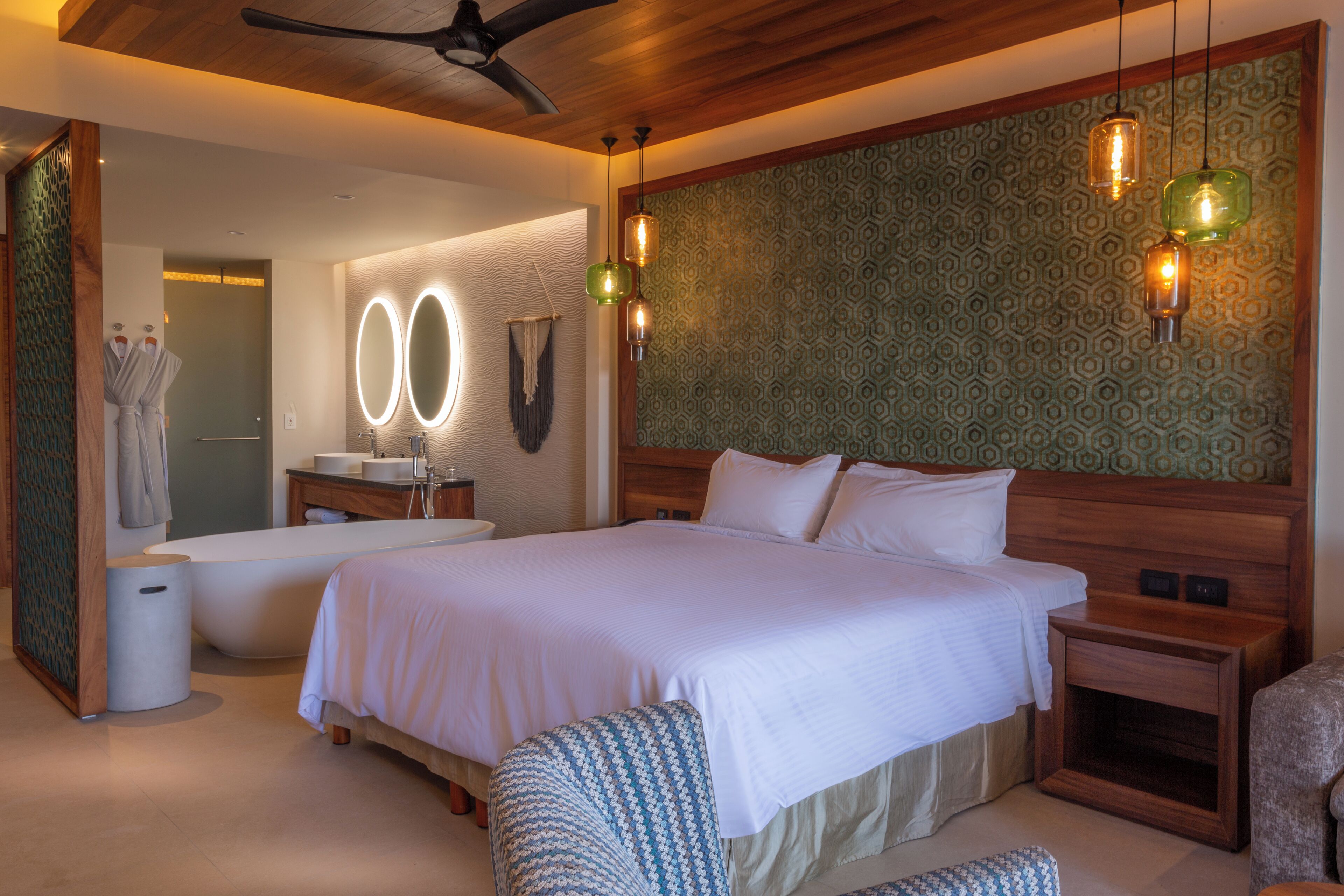 Platinum King Master Suite Ocean Front | Badezimmer | Haartrockner, Handtücher, Seife, Shampoo