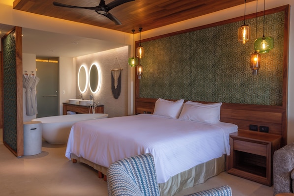 Platinum King Master Suite Ocean Front | Bathroom | Hair dryer, towels, soap, shampoo - Platinum Tower at Sandos Playacar All Inclu (Playa del Carmen)