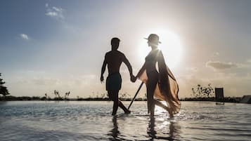 8 piscinas externas, guarda-sóis, espreguiçadeiras