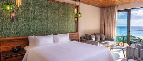 Platinum King Master Suite Ocean Front | Minibar, in-room safe, free WiFi, bed sheets