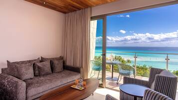 Platinum King Junior Suite Ocean Front | Living area | 50-inch Smart TV with cable channels