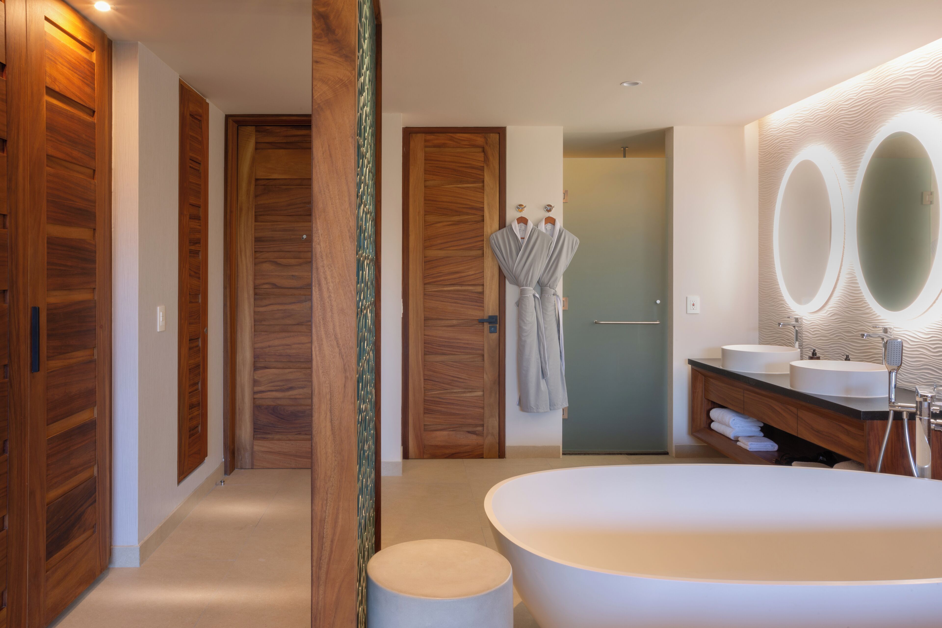 Platinum King Master Suite | Bathroom