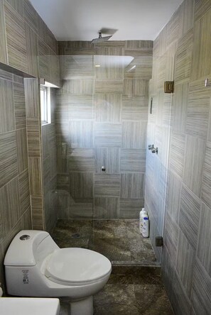 Shower, hair dryer, towels, soap - Fresh 2BR Apartment @Centrito Valle in San Pedro (San Pedro Garza García)