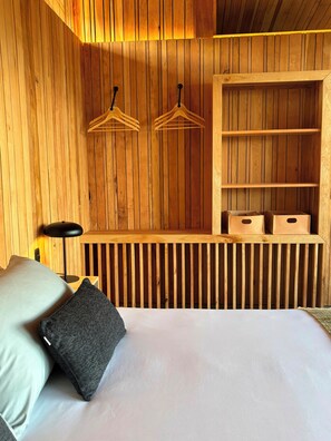 Habitación Deluxe con 1 cama doble o 2 individuales, terraza, vistas a la montaña | Caja fuerte y escritorio