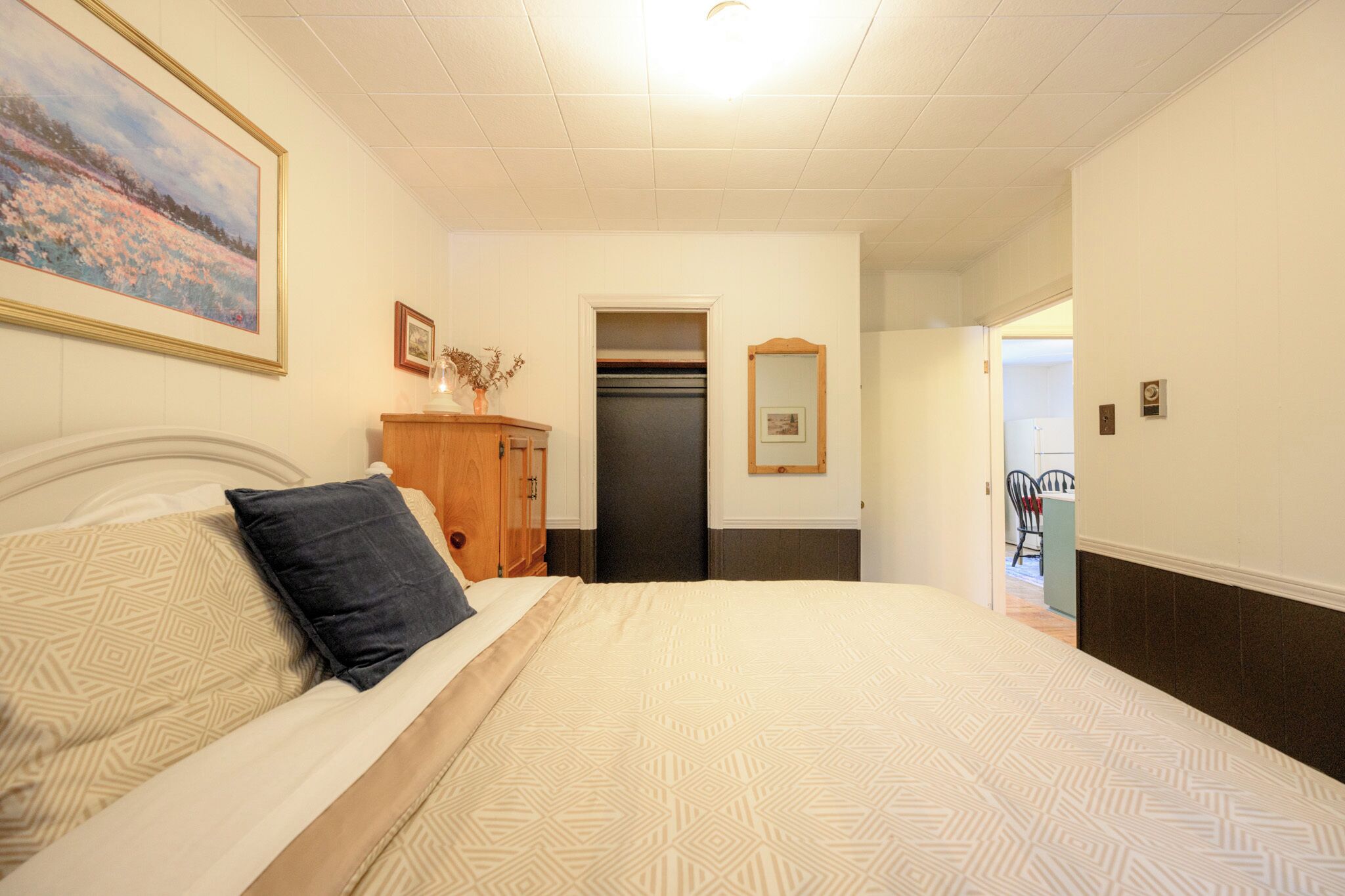 Laptop workspace, blackout curtains, iron/ironing board, free WiFi