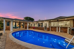 Pool - Waterfront Resort! Pickleball+Sauna+Pool+Hot Tub (West Palm Beach)