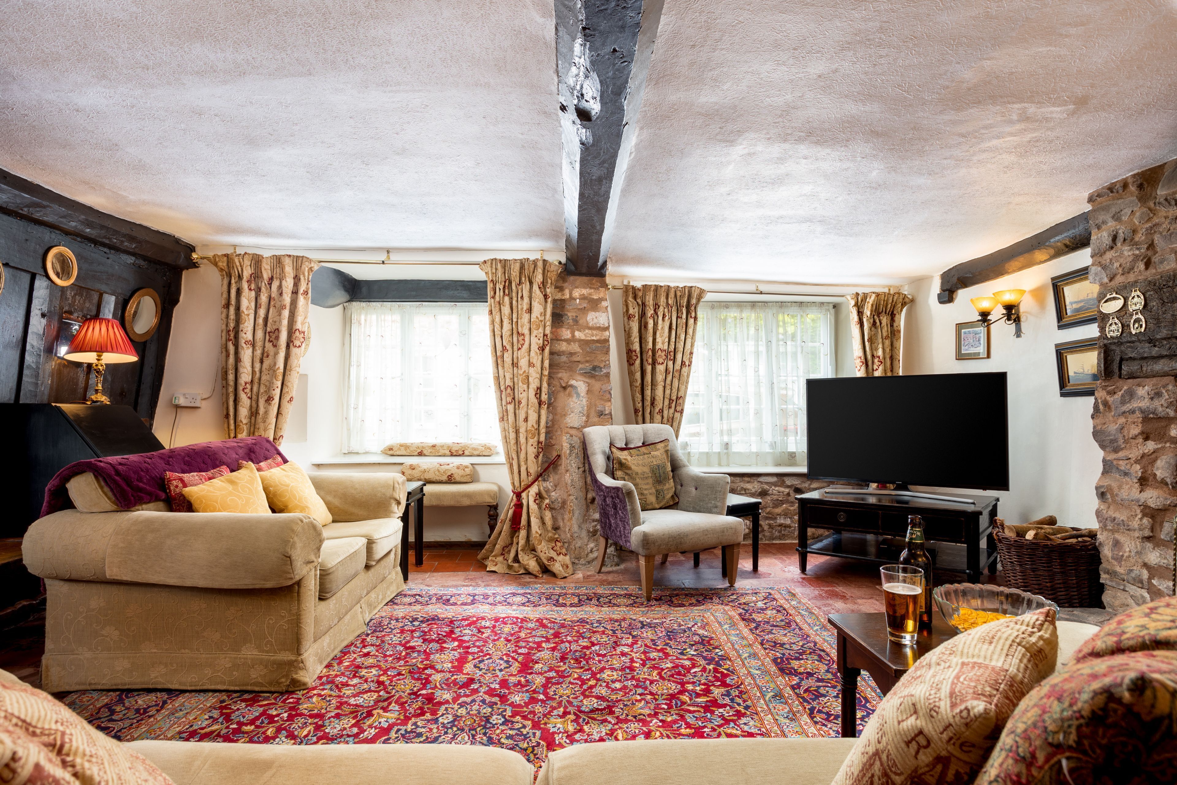 Spacious, Characterful Medieval Cottage Sleeping Six In The Heart Of Dunster - 던스터