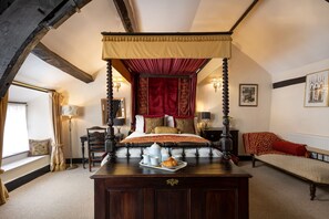 3 bedrooms - Spacious, characterful medieval cottage sleeping six in the heart of Dunster (Dunster)