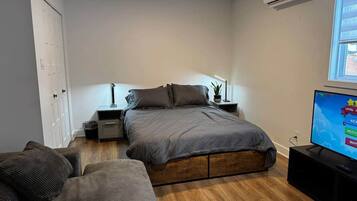 Iron/ironing board, WiFi, bed sheets