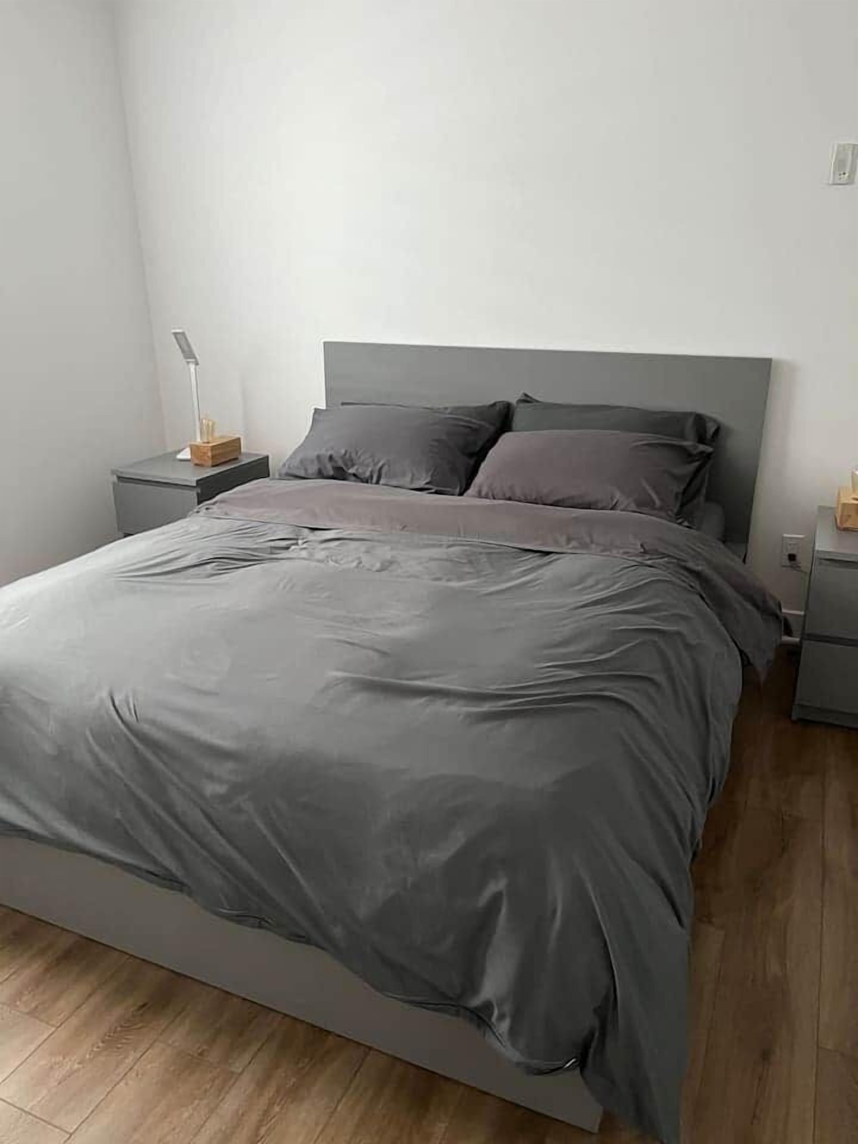 Iron/ironing board, WiFi, bed sheets