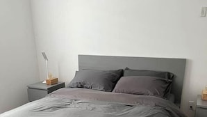 1 soverom, strykejern/-brett, wi-fi og sengetøy
